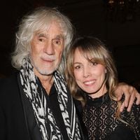 Louis Bertignac possède une maison en Corse, il y passe une partie de cet été avec Laetitia et leur fils : ils font à nouveau face aux incendies