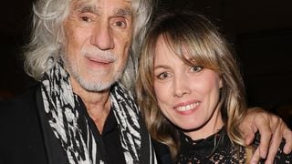 Louis Bertignac possède une maison en Corse, il y passe une partie de cet été avec Laetitia et leur fils : ils font à nouveau face aux incendies