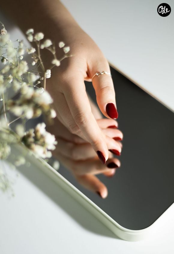 Si le dressing se métamorphose, l'univers de l'onglerie réserve lui aussi de belles surprises.

Ces manucures, tout droit sorties des années 90, s’imposent comme la tendance phare de l’automne.