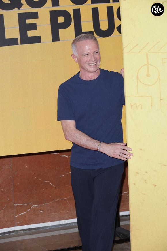 Samuel Etienne est revenu sur sa rencontre avec sa femme lors de l'émission baptisée "Insomnie" sur Francetv Slash

Samuel Etienne - Photocall du casting du jeu télévisé de la saison 2 "Qui sera le plus nul ?" sur TF1 à Boulogne-Billancourt le 22 juin 2026. © Coadic Guirec/Bestimage