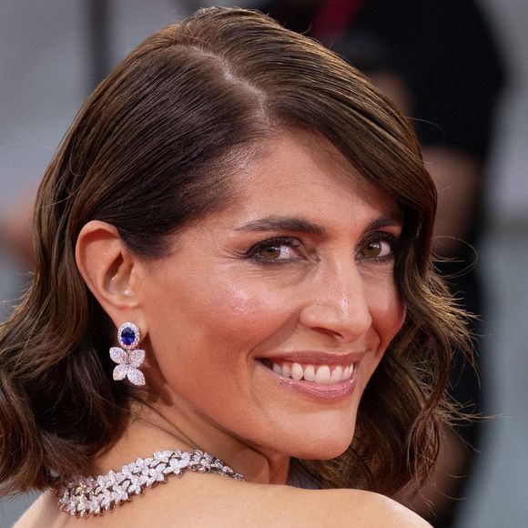 Elle ajoute qu'elle envisage de perdre tous ses kilos de grossesse d'ici le mois de novembre !

Caterina Murino à Venise, le 2 septembre 2024.

Photo : Zuma Press / Bestimage