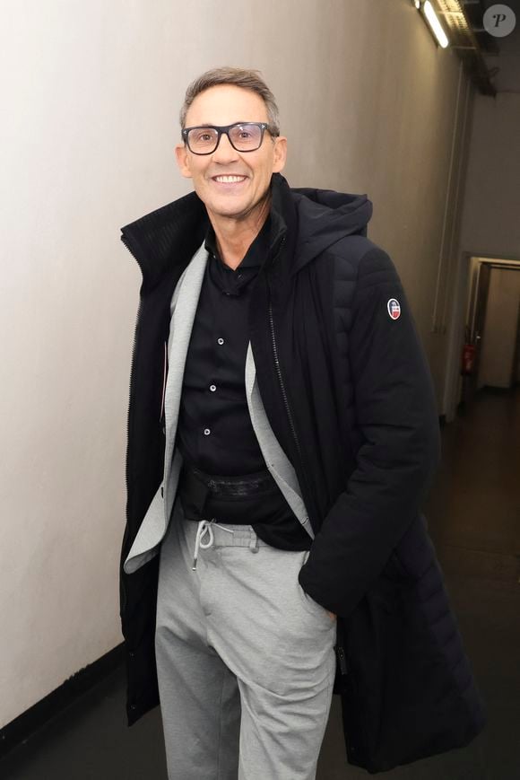 Exclusif - Julien Courbet, en backstage de l'émission " TPMP " La dernière sur C8, présentée par C.Hanouna et diffusée en direct sur C8, Paris, France, le 27 février 2025. © Jack Tribeca / Bestimage