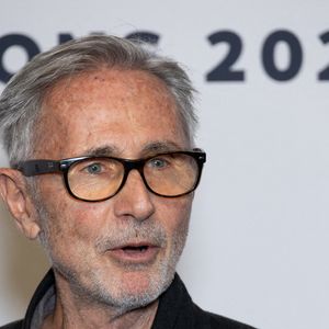 Thierry Lhermitte est moniteur diplômé et transmet désormais son savoir lors de stages.

Thierry Lhermitte participe à la séance photo « César - Révélations 2026 » à l'Élysée Montmartre, le 19 janvier 2026 à Paris, en France. Photo de Nasser Berzane/ABACAPRESS.COM