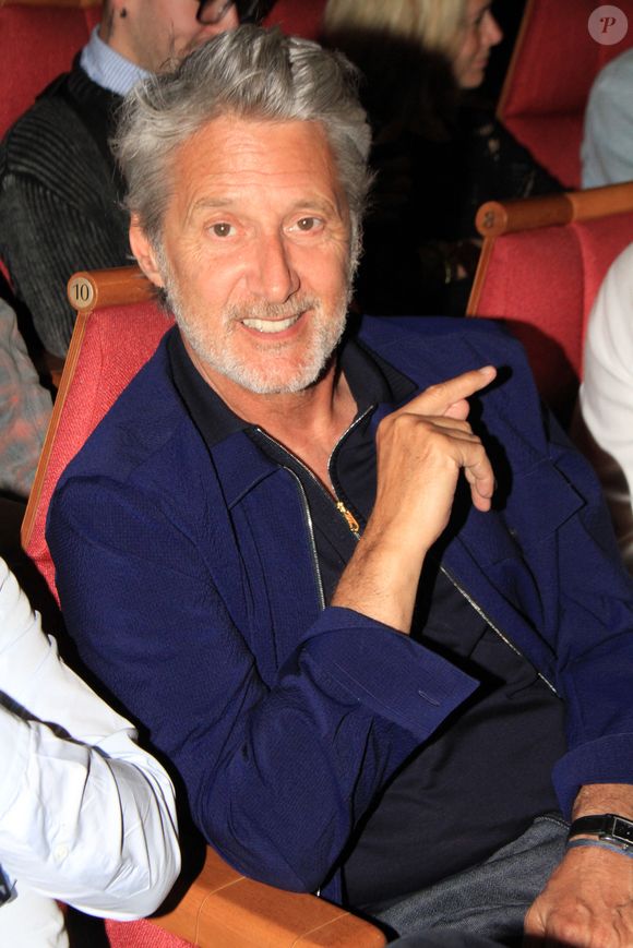 Avant d'ajouter : "Quand on regarde ça après à froid, c'est terrible". 

Exclusif - Antoine de Caunes à la projection du film "Les pistolets en plastique" au théâtre Croisette à l'hôtel Marriott, le 24 mai 2024. 

Photo : Philippe Baldini / Bestimage