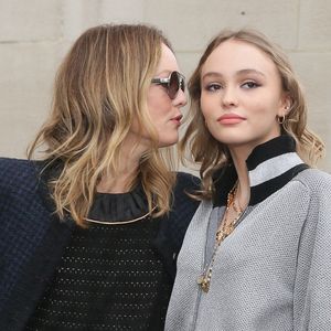 Vanessa Paradis et sa fille Lily-Rose Depp - Arrivées au défilé de mode prêt-à-porter automne-hiver 2017/2018 "Chanel" au Grand Palais à Paris. Le 7 mars 2017
© CVS-Veeren / Bestimage