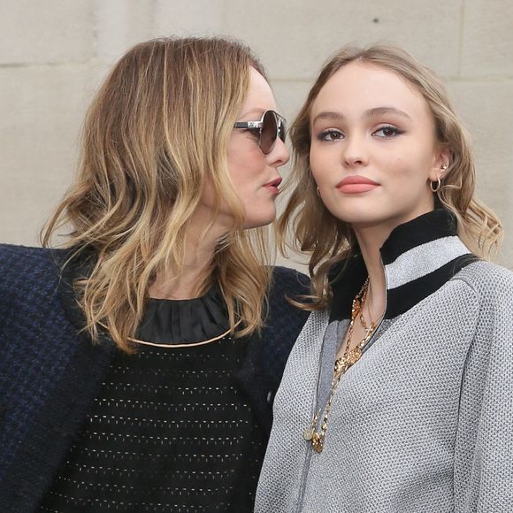 Vanessa Paradis et sa fille Lily-Rose Depp - Arrivées au défilé de mode prêt-à-porter automne-hiver 2017/2018 "Chanel" au Grand Palais à Paris. Le 7 mars 2017
© CVS-Veeren / Bestimage