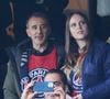 Quelques mois après avoir annoncé cette paternité surprise, l’artiste savoure ce bonheur inattendu.

Elie Semoun et sa compagne Aude - Célébrités dans les tribunes de la demi-finale retour de Ligue des champions entre le PSG face au Borussia Dortmund (0-1) au Parc des Princes à Paris le 7 mai 2024. © Cyril Moreau/Bestimage