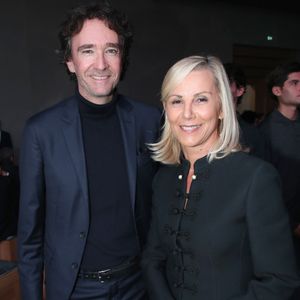 Antoine Arnault et Laurence Ferrari au Front Row du défilé Christian Dior Collection Femme Prêt-à-Porter Printemps/Eté 2026 lors de la Fashion Week de Paris (PFW), dans le Jardin des Tuileries, à Paris, France, le 1er octobre 2025. © Bertrand Rindoff/Bestimage