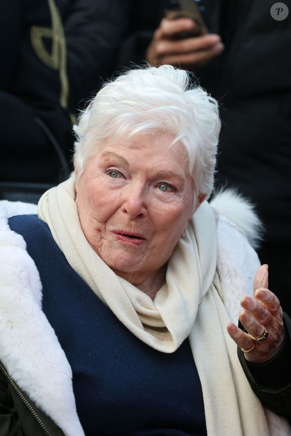 Line Renaud - Line Renaud, 97 ans, a inauguré un jardin public qui porte son nom, à Lille, France, le mercredi 17 décembre 2025.
© Claude Dubourg/Bestimage