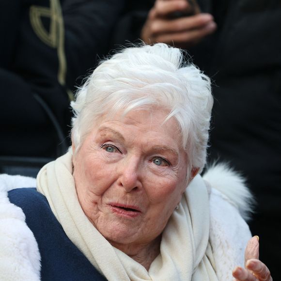 Line Renaud - Line Renaud, 97 ans, a inauguré un jardin public qui porte son nom, à Lille, France, le mercredi 17 décembre 2025.
© Claude Dubourg/Bestimage