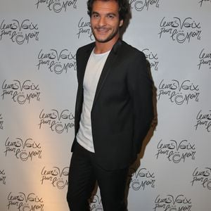 Amir Haddad - Photocall de la 5ème édition du concert caritatif "Leurs Voix Pour l'Espoir" à l'Olympia à Paris le 21 septembre 2016. Ce concert présenté par Laurie Cholewa est à l'initiative de l'association Arcad au profit de la recherche contre le cancer du pancréas. © Marc Ausset-Lacroix/Bestimage