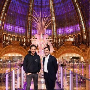 Vianney et Nicolas Houzé, Président du directoire du Groupe Galeries Lafayette et Directeur Général des Galeries Lafayette lors de l'inauguration du 130ème Noël aux Galeries Lafayette et des illuminations des vitrines, à Paris, France, le 14 novembre 2024.

© Paul Blind/Galeries Lafayette via Bestimage