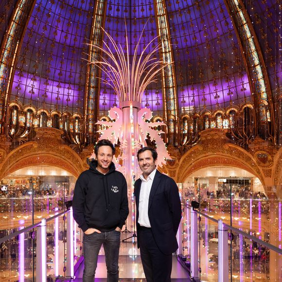 Vianney et Nicolas Houzé, Président du directoire du Groupe Galeries Lafayette et Directeur Général des Galeries Lafayette lors de l'inauguration du 130ème Noël aux Galeries Lafayette et des illuminations des vitrines, à Paris, France, le 14 novembre 2024.

© Paul Blind/Galeries Lafayette via Bestimage