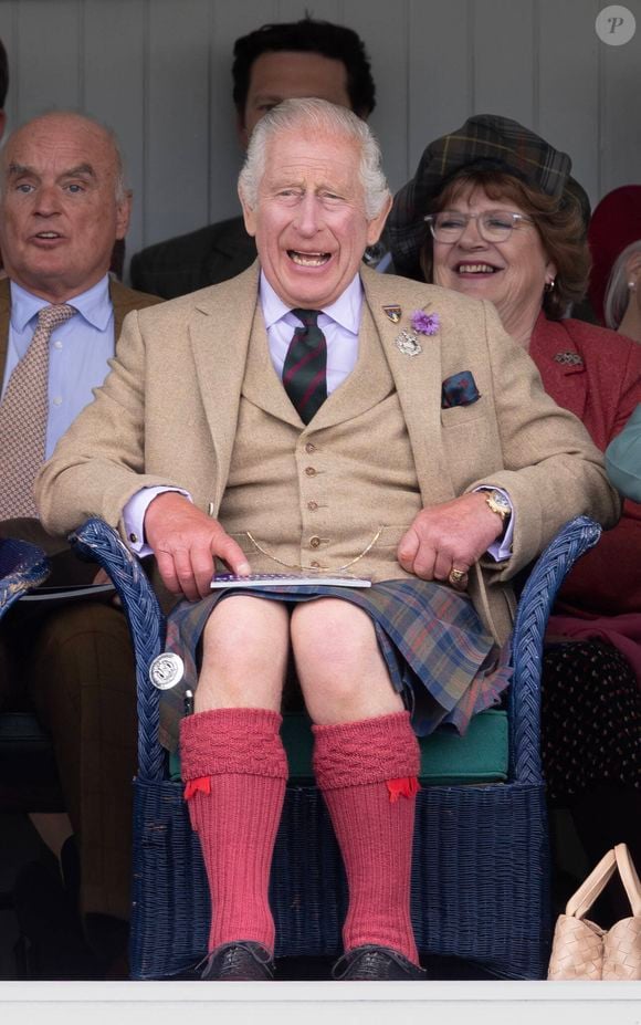 Le Roi Charles III d'Angleterre, la Reine Camilla et la Princesse Anne assistent aux "Braemar Gathering highland games" à Braemar au Royaume Uni (Dana Press / Bestimage).