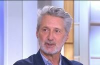 Antoine de Caunes a admis ses erreurs 

Antoine de Caunes invité de C l'hedbo sur France 5 ©France Télévisions