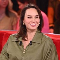 C'est un 10/10 pour Julia Vignali (Affaire conclue) ! Dans son dressing, la petite robe colorée parfaite pour la mi-saison