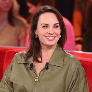 Chaque après-midi, Julia Vignali rayonne aux commandes de l'émission "Affaire conclue".

Exclusif - Julia Vignali lors de l'enregistrement de l'émission Vivement dimanche au studio Rive gauche, présentée par M. Drucker. © Guillaume Gaffiot/Bestimage