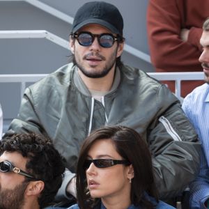 François Civil et sa compagne Adele Exarchopoulos en tribunes lors de la finale messieurs des Internationaux de France de Tennis de Roland Garros 2025 (jour 15), à Paris, France, le 8 juin 2025. © Cyril Moreau/Bestimage