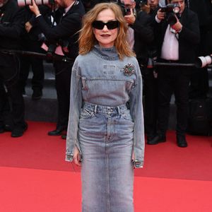 Isabelle Huppert assiste à la première de Highest 2 Lowest au 78ème Festival de Cannes à Cannes, France. Date de la photo : lundi 19 mai 2025. Doug Peters/PA Wire