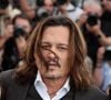 En parallèle, Johnny Depp se produit aussi comme musicien sur scène

Johnny Depp au photocall de "Jeanne du Barry" lors du 76ème Festival International du Film de Cannes, le 17 mai 2023.
© Dominique Jacovides/Cyril Moreau/Bestimage