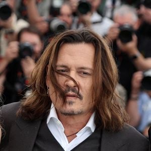En parallèle, Johnny Depp se produit aussi comme musicien sur scène

Johnny Depp au photocall de "Jeanne du Barry" lors du 76ème Festival International du Film de Cannes, le 17 mai 2023.
© Dominique Jacovides/Cyril Moreau/Bestimage
