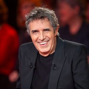 Exclusif - Julien Clerc lors de l'enregistrement de l'émission "Famille je vous aime" présentée par M.Drucker et qui sera diffusée le 29 décembre sur France 3, au studio Rive gauche, à Paris, France, le 2 décembre 2025. © Gaffiot-Perusseau/Bestimage