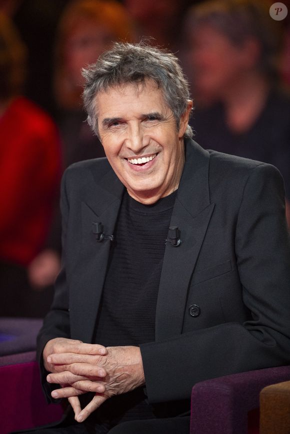 Exclusif - Julien Clerc lors de l'enregistrement de l'émission "Famille je vous aime" présentée par M.Drucker et qui sera diffusée le 29 décembre sur France 3, au studio Rive gauche, à Paris, France, le 2 décembre 2025. © Gaffiot-Perusseau/Bestimage