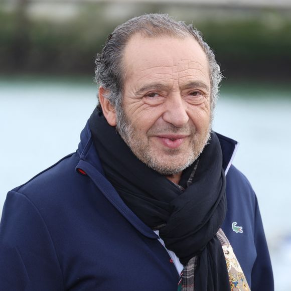 Patrick Timsit - Photocall du film "Les disparues de la gare" projeté en ouverture du Festival de la fiction TV de La Rochelle le 16 septembre 2025.

© Denis Guignebourg / Bestimage