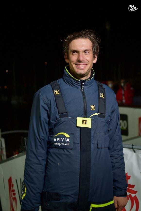 Le premier skipper, Charlie Dalin, a franchi la ligne d'arrivée aux Sables-d'Olonne, au terme de 80 jours en mer, depuis le 8 novembre lors de l'APIVIA Vendée Globe 2020, la seule course à la voile autour du monde en solitaire, sans escale, le 27 janvier 2021.

© MPP / Bestimage