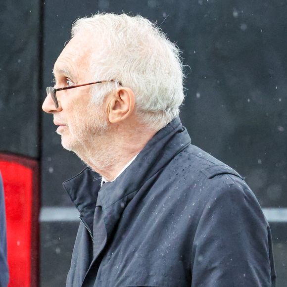 Alain Terzian, producteur et ami du défunt, a assisté lui aussi à la cérémonie.

Exclusif - Alain Terzian - Arrivées aux obsèques d’Alain Belmondo au crématorium du Père-Lachaise à Paris, France, le 4 septembre 2025. © Dominique Jacovides/Bestimage