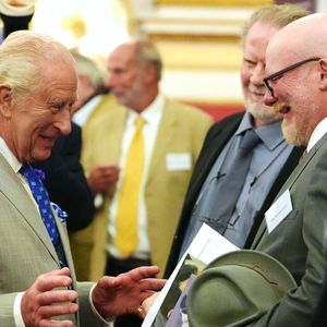 Le roi Charles III d'Angleterre et Camilla Parker Bowles, reine consort d'Angleterre, donnent une réception au palais de Buckingham à Londres, célébrant 40 ans d'artistes accompagnant les visites officielles à l'étranger, le 9 juillet 2025. ALPHA AGENCY / BESTIMAGE