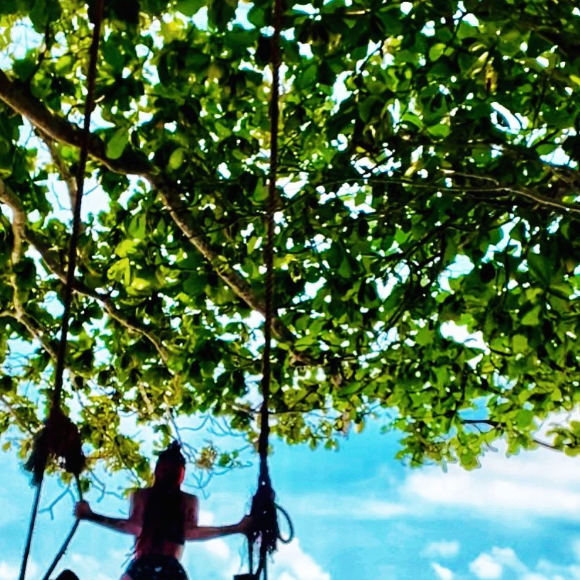 Un pays qu'elle semble apprécier tout particulièrement et où elle semble vivre (à Koh Phangan)
Nubia en Thaïlande