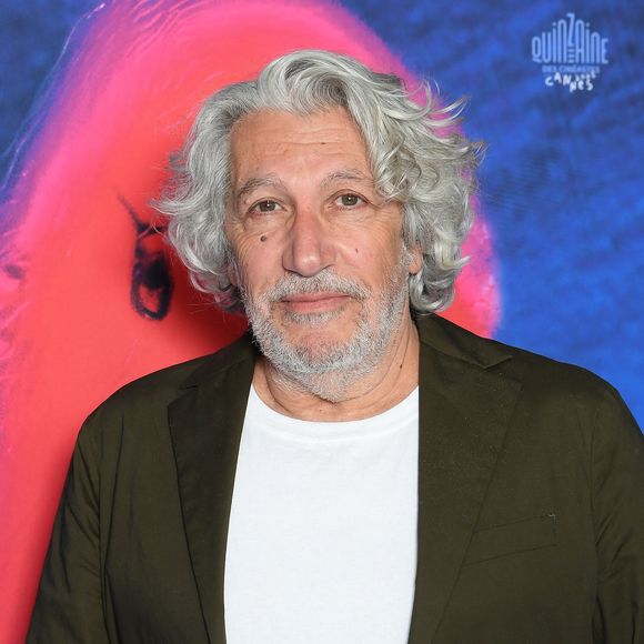 Une distribution de choix puisqu'elle compte aussi sur le talent d'Alain Chabat

Masterclass d'Alain Chabat dans le cadre de la Quinzaine des cinéastes lors du 78ème Festival International du Film de Cannes, le 20 mai 2025. Devant une salle comble, Alain Chabat a choisi de projet le film "Les Filous" de B.Levinson.
© Lionel Urman / Bestimage
