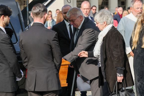 Brigitte et Daniel Dequenne, les parents de la défunte à la sortie des obsèques d'Emilie Dequenne au cimetière Père Lachaise à Paris, France, le 26 mars 2025. © Cyril Moreau/Bestimage
