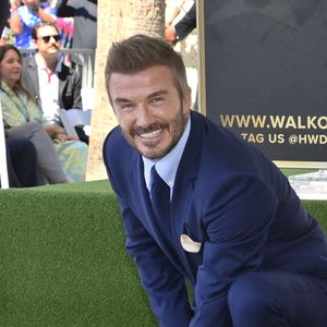 David Beckham a profité de la Fête des pères pour partager plusieurs photos de ses quatre enfants sur Instagram.

David Beckham, ancienne star du football britannique, touche son étoile lors d'une cérémonie d'inauguration organisée en son honneur pour lui remettre la 2 849e étoile du Hollywood Walk of Fame, à Los Angeles. Photo de Jim Ruymen/UPI/ABACAPRESS.COM