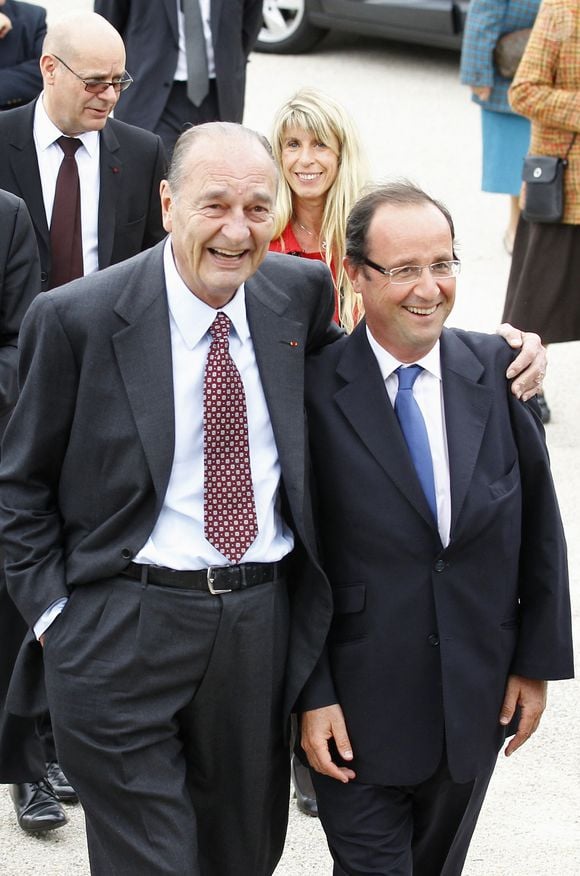Jacques Chirac et François Hollande visitent l'exposition Arts de Chine au Musée du Président Jacques Chirac à Sarran, France, 11 juin 2011. Photo Patrick Bernard/Abaca