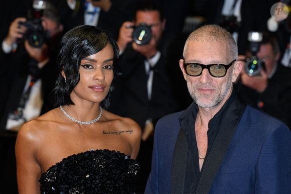 Narah Baptista et Vincent Cassel assistent à la projection de 'Parthenope' et au tapis rouge au Palais des Festivals à Cannes, France, le 21 mai 2024 dans le cadre du 77ème Festival de Cannes. Photo by Nicolas Genin/ABACAPRESS.COM