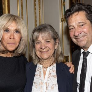 Exclusif - Brigitte Macron, Laurent Gerra et sa mère Nicole Gerra - Laurent Gerra reçoit la légion d’honneur de la part du grand chancelier F. Lecointre en présence de la première dame, B. Macron au Palais de la Légion d'honneur à Paris le 29 septembre 2025. © Cyril Moreau/Bestimage