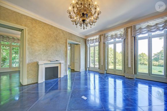 Exclusif - Située à Louveciennes, aux portes de Paris, sur le chemin des impressionnistes, cette belle demeure bourgeoise néo-classique, a été construite au milieu du XIXème siècle, appelée le "Domaine de Voisins", et ayant eu comme illustre propriétaire, Karl Lagerfeld. © Marc Ausset-Lacroix / Bestimage