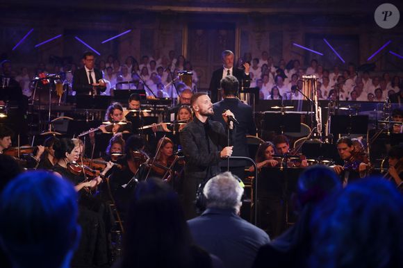 Exclusif - Matt Pokora (M. Pokora) lors de l'enregistrement de l'émission Le Grand Echiquier - Spécial Claude François présentée par C.Chazal et A.Manoukian et diffusée le 13 janvier sur France, à l'Opéra royal du château de Versailles, accompagné par l'Orchestre de l'Opéra Royal à Versailles, France, le 16 septembre 2025. Jack Tribeca/Bestimage