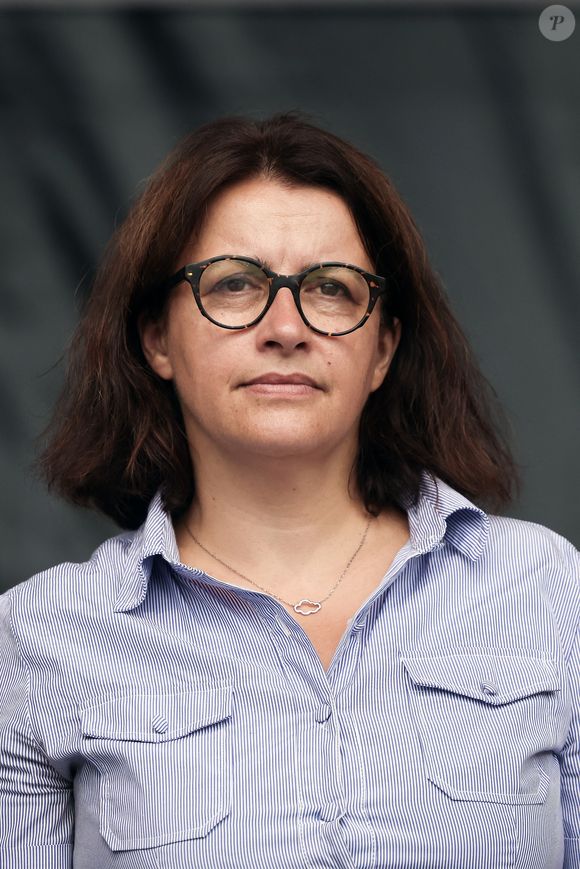 Ainsi que Cécile Duflot, ancienne tête d'affiche des écologistes devenue directrice d'Oxfam France (une organisation internationale de développement qui mobilise le pouvoir citoyen contre la pauvreté).

Cécile Duflot, directrice générale de l'ONG Oxfam France lors d'un rassemblement de protestation contre le parti d'extrême droite français, le Rassemblement national (RN), lancé à l'initiative d'organisations de médias indépendants et co-organisé par des syndicats et des associations de la société civile, place de la République, Paris, France, le 27 juin 2024. © Stéphane Lemouton / Bestimage