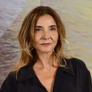 Clotilde Courau s'est offert une parenthèse de détente lors de son passage chez La Rocca Paris, un institut parisien spécialisé dans les soins holistiques.

Clotilde Courau - Photocall du film suisse "Le Lac" lors du 78ème Festival international du film de Locarno
© Romain Doucelin / Bestimage