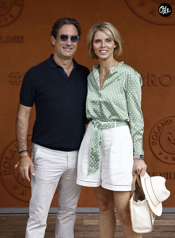 Sylvie Tellier compare avec humour le règlement de l’établissement à celui du concours Miss France.

Sylvie Tellier et son mari Laurent Schenten lors des Internationaux de France de Tennis de Roland Garros 2026, à Paris, France, le 7 juin 2026. © Jacovides-Moreau/Bestimage