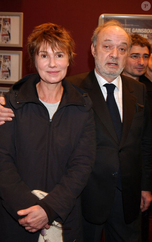 Le réalisateur français Claude Berri et Miou-Miou assistent à la première du dernier film de Berri, 'L'un reste, l'autre part', au cinéma UGC Publicis à Paris, France, le 11 janvier 2005. Photo par Bruno Klein/ABACA