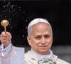 À peine intronisé, et voilà que le pape Léon XIV suit les traces de son prédécesseur.
Vatican, Vatikanstadt : le nouveau pape Léon XIV lors de son investiture sur la place Saint-Pierre. L'Américain Robert Francis Prevost est le premier pontife originaire des États-Unis. Photo : Michael Kappeler/dpa/ABACAPRESS.COM