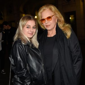 Sylvie Vartan avec sa fille Darina Scotti-Vartan à la générale de la pièce "La Vraie Vie" au théâtre Edouard 7 à Paris, le 18 septembre 2017.
© Guirec Coadic/Bestimage