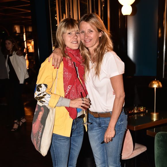 Exclusif - Sarah Lavoine et sa fille Yasmine - Inauguration de la terrasse du restaurant Le Roch à Paris, le 7 juin 2017.

© Rachid Bellak / Bestimage