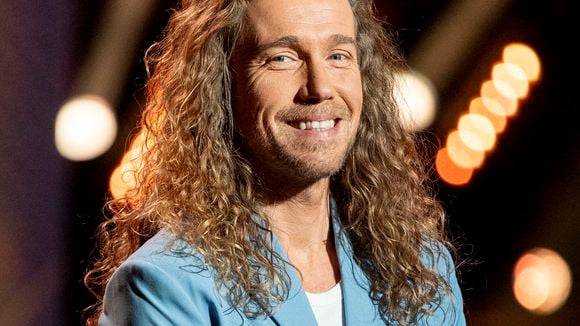 Julien Doré avec son fils qui aura bientôt 4 ans : en pleine séance de piano, le garçon montre son assurance !