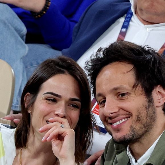 Et ce n'est pas la première fois pourtant que l'homme fait ce type d'expérience introspective. La dernière en date lui a même fait perdre 12 kilos. 

Le chanteur Vianney et sa femme Catherine Robert en tribunes lors des Internationaux de France de Tennis de Roland Garros 2025, à Paris, France, le 6 juin 2025. © Jacovides-Moreau/Bestimage