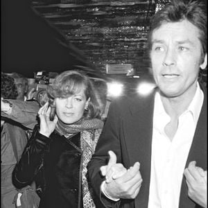 Le 22 avenue de Messine reste aujourd’hui le témoin de cette liaison intense, qui a marqué l’histoire du cinéma et l’imaginaire du public.

ARCHIVES - Alain Delon et Romy Schneider lors de la première du film Pour la peau d’un flic